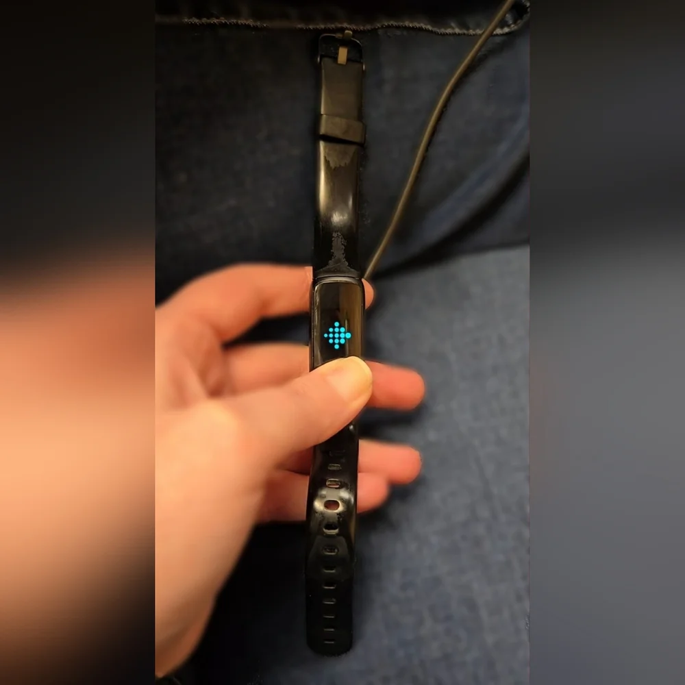 Fitbit Luxe Fitness Tracker ⌚️🏃‍♀️